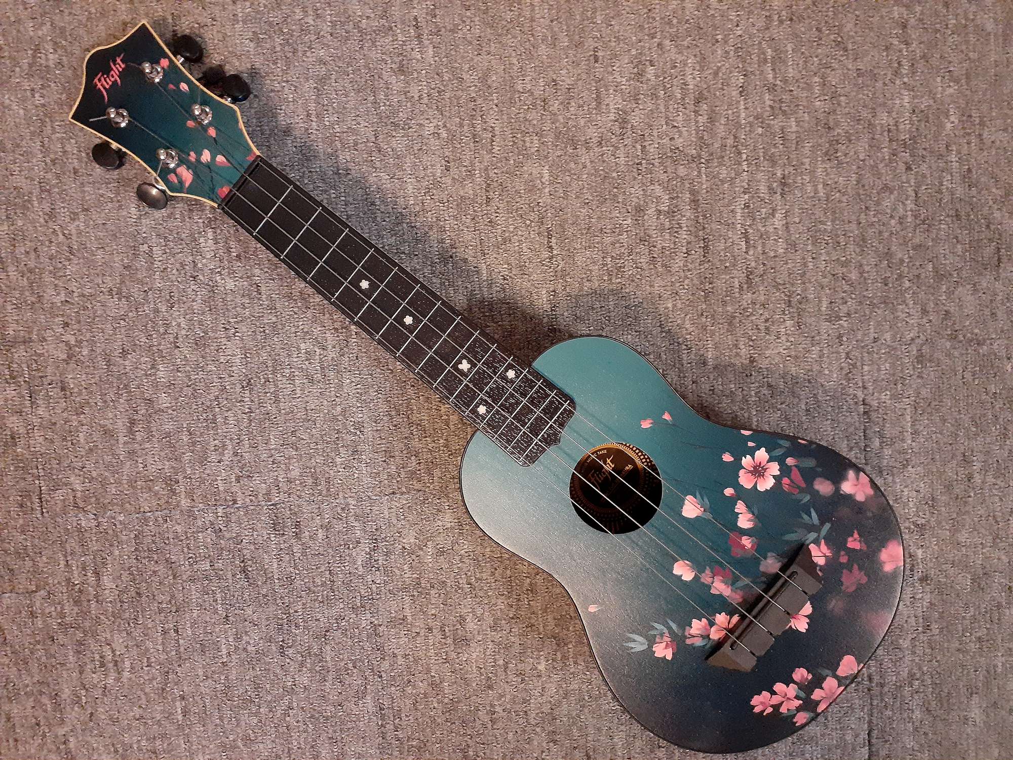 Flight Ukulele - SAKURA Travel Soprano Ukulele w/bag