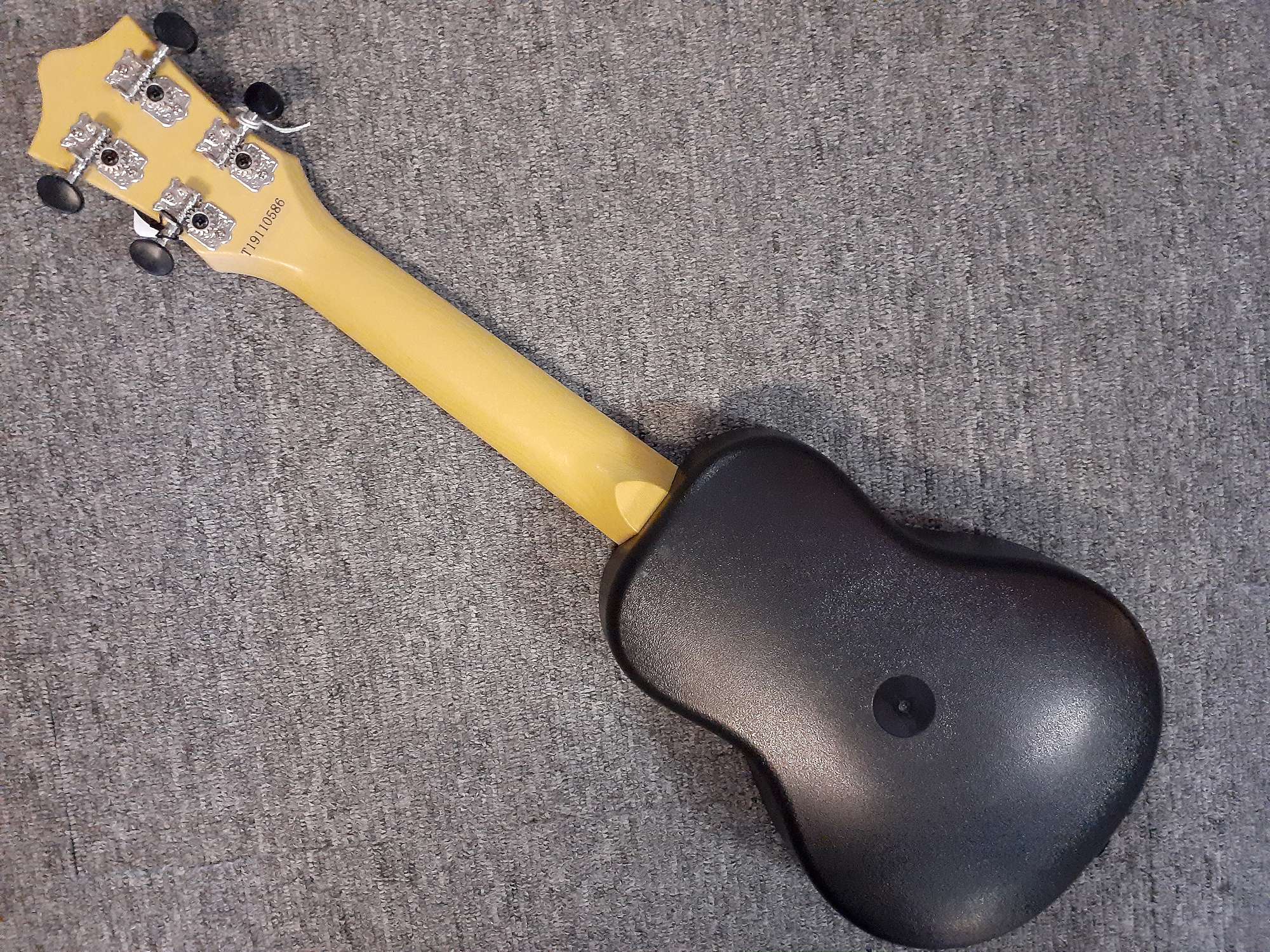 Flight Ukulele - SAKURA Travel Soprano Ukulele w/bag - Image 2