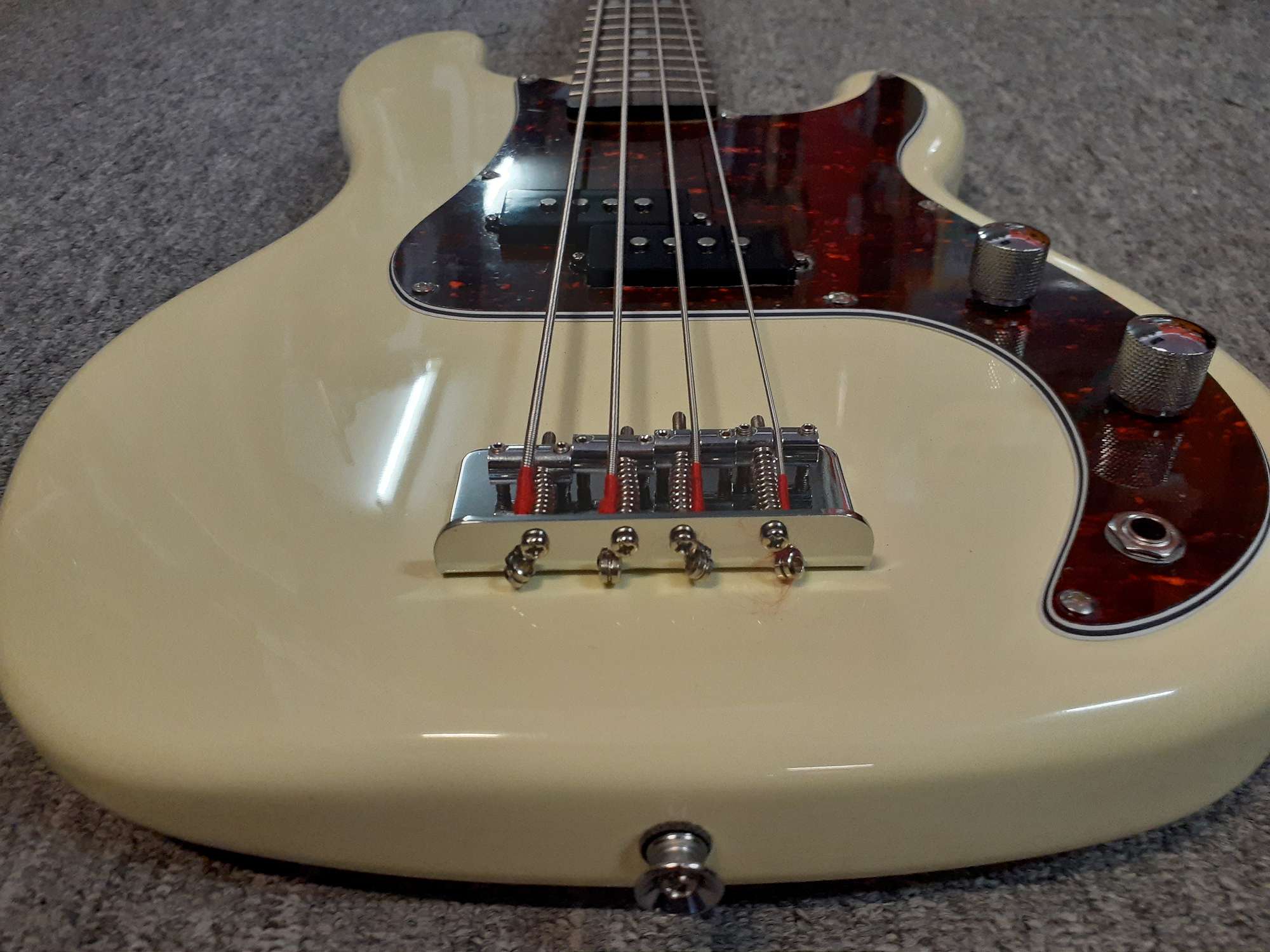 SX Bass - Vintage Series short Scale P-Bass (Vintage White) w/Gig Bag - Image 4